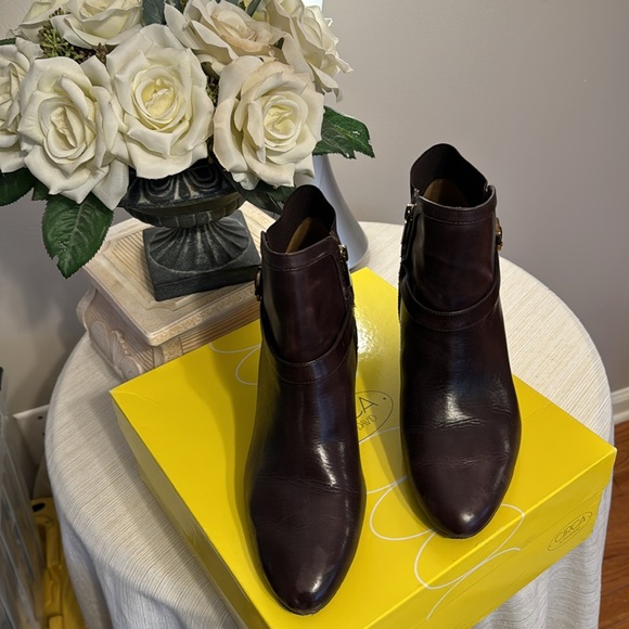 CIRCA JOAN&DAVID Brown Leather Booties - Picture 2 of 10
